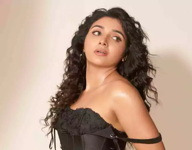 Mirnaa Latest Pics